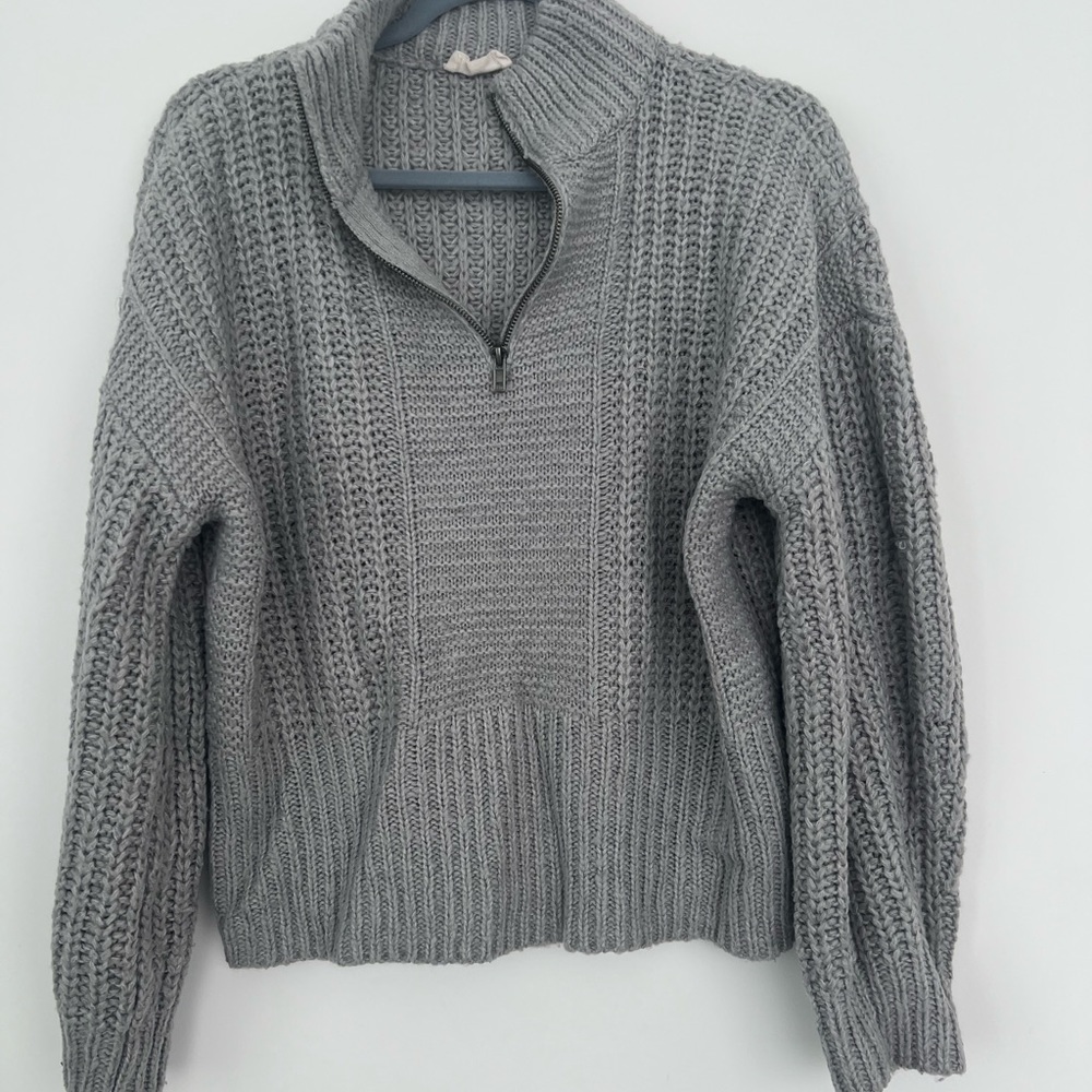 Sweater with zipper